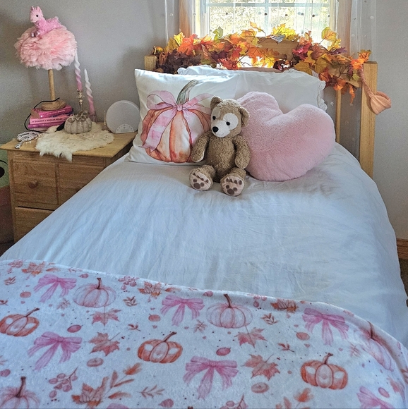 🍁Pink Halloween/Fall Plush Blanket🍁 - Picture 4 of 5